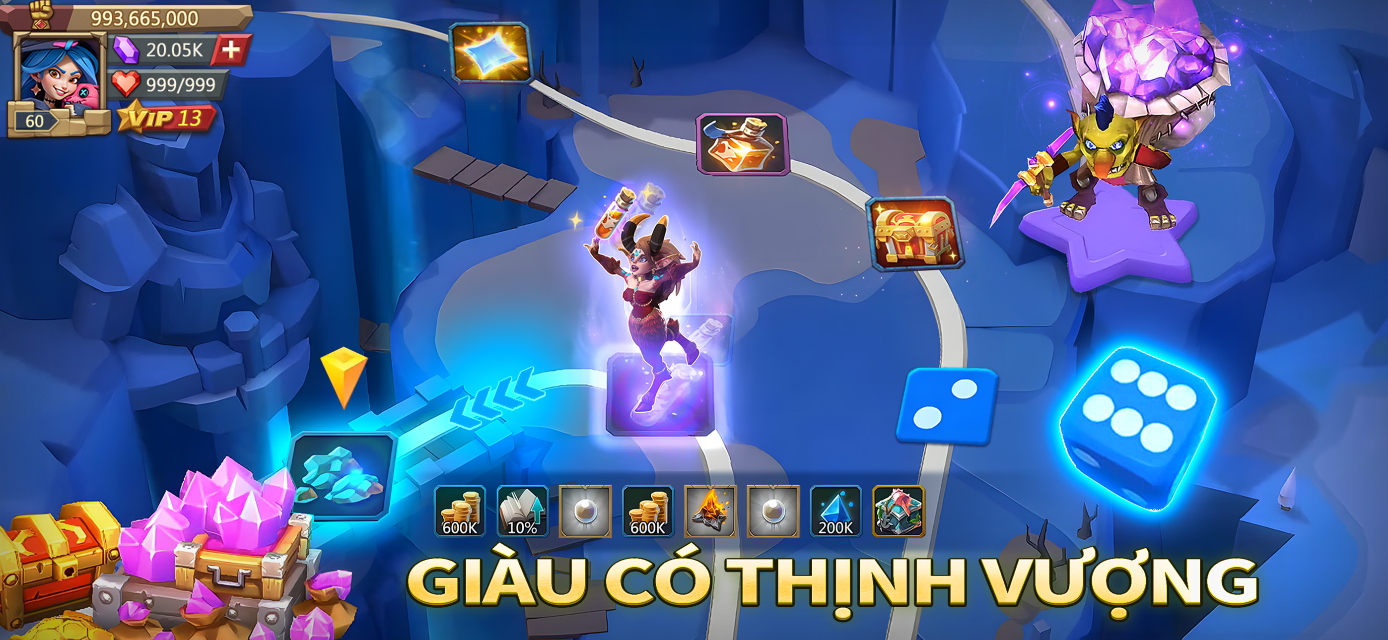 Một nhân vật đứng trên bàn chơi trong hang xanh, cạnh xúc xắc, rương và các biểu tượng phần thưởng.